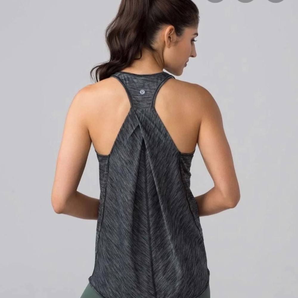 Lululemon essential tank pleats